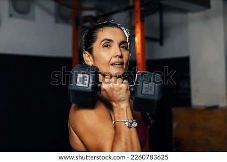 Similar – Foto Bild Frau mittleren Alters mit Fitnesskörper beim Workout auf der Terrasse ihres Hauses