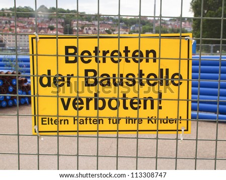 A sign meaning do not enter the construction site area, in German