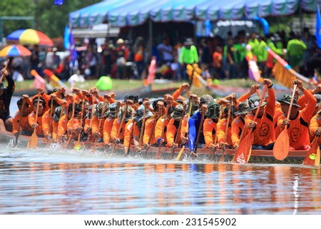 SAMUTSAKHON, THAILAND - OCT 16: View of rowing team in full speed during Thai Long Boat Racing Competition for Royal Championship Cup on October 16,2014 in Samutsakhon,Thailand.