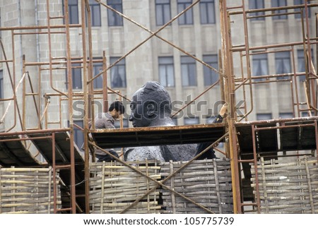 CIRCA 1994 - Mao Tse-tung statue restoration in Shanghai, People's Republic of China