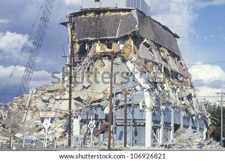 A Demolished Building At Olympic Blvd After The Northridge Earthquake ...