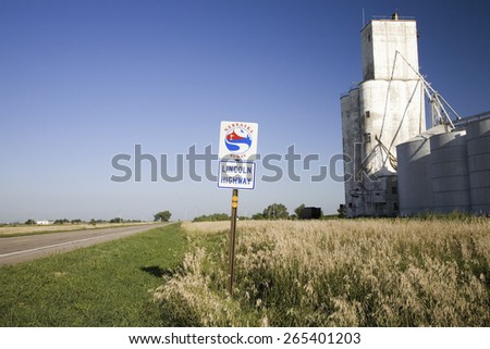 Grain silo and road sign for Lincoln Highway, US 30, Nebraska Byway, America\'s first transcontinental highway, Nebraska