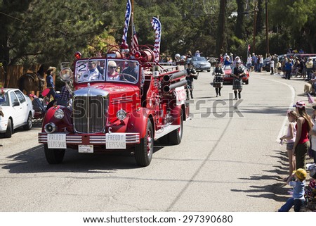 Oak View, California, USA, May 24, 2015, antique fire engine leads Memorial Day Parade
