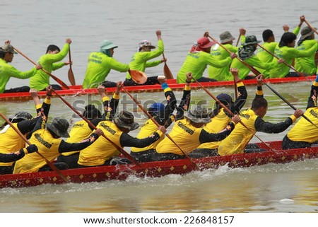 NONTHABURI, THAILAND - OCT 18: Thai long-boat Competition for Royal Championship Cup on October 18, 2014 in Nonthaburi,Thailand