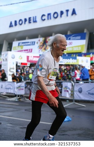 old man runs. Participants sports. Athletes men and women at the time the Minsk International Marathon. Belarus, Minsk, 13 September 2015