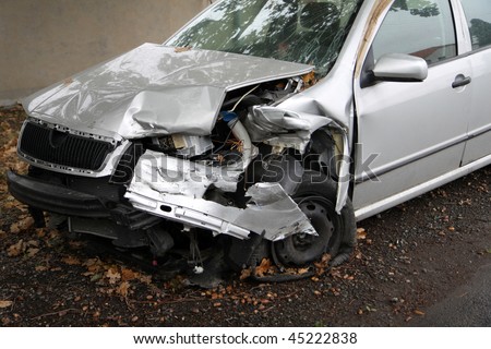 gray damage car outdoor