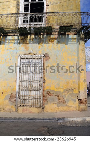 Detail of crumbling building facade in trinidad, cuba