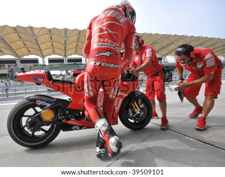 SEPANG, MALAYSIA - OCT 24 : Australian Casey Stoner of Ducati Marlboro Team walks off his bike after test session during Shell Advance Malaysian Motorcycle Grand Prix on October 24, 2009 in Sepang.