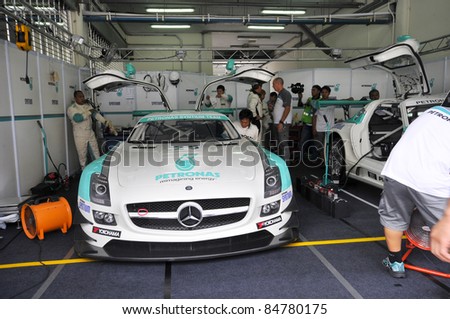 SEPANG, MALAYSIA-SEPT 16:Mechanics check Mercedes SLS car of PETRONAS Syntium Team at GT Class qualifying session at Malaysia Merdeka Endurance Race (MMER) 2011 in Sepang on Sept. 16, 2011