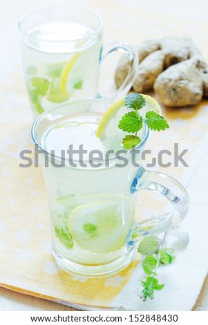 cups of green tea with mint, ginger root and a lemon