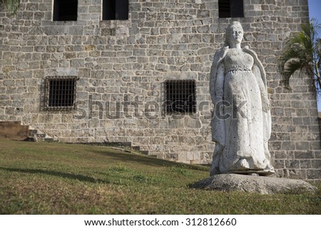 SANTO DOMINGO, DOMINICAN REPUBLIC/DOMINICAN REPUBLIC-SEPTEMBER 1: statue of Maria de Toledo on sept 1 2015 in Plaza Espana and Alcazar de Colon (Diego Colon Palace) Santo Domingo. Dominican Republic