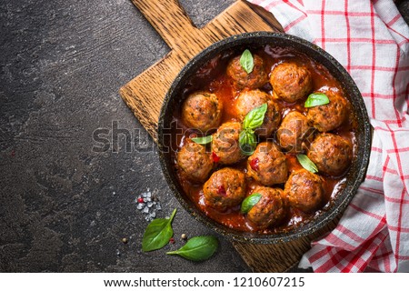 Meatballs in tomato sauce in a frying pan on dark stone table. Top view copy space. Foto stock © 