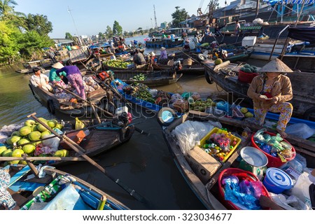 CAN THO, VIETNAM, DECEMBER 12, 2014:Daily activity at the Phong Dien floating market on the Mekong river in Can Tho city, Vietnam.