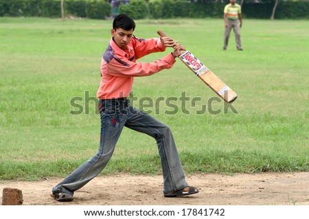 NEW DELHI, INDIA - 16 July: A group of university students in New Delhi during training at the cricket on July 16, 2008.