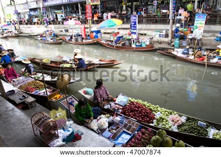 AMPAWA - JULY 28: food vendors while working on boats, in a place known as the floating market on July 28, 2009 in Ampawa, Thailand. Ampawa is a very popular tourist attraction in Thailand.