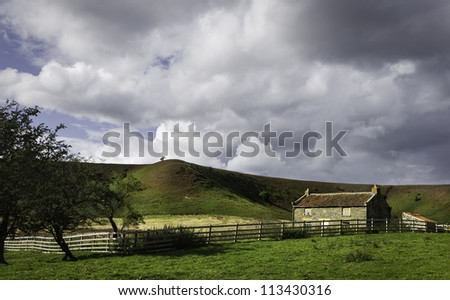 Hole of Horcum, North York Moors, Goathland, Yorkshire, UK. A disused small farm house in the depths of the Hole of Horcum in the midst of the North York Moors.