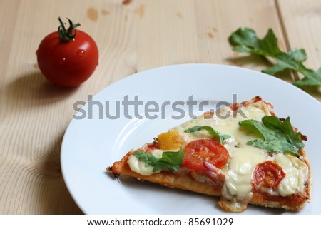 pizza with cheese and rocket