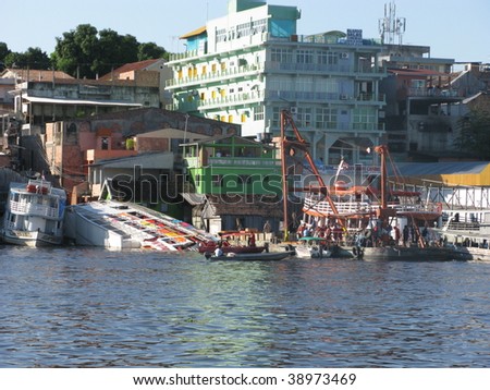 Boat accident with Amazon-steamer in Manaus July 2009 The boat, with 185 people on board, was traveling from Manaus, to Santarem in the near by Para state, according to the Port Authority.