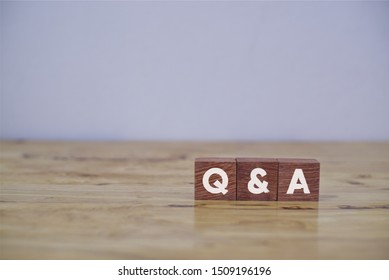 3D illustration question and answer on wood block
