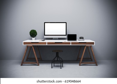Featured image of post Modern Computer Desk Setup : Desks using iron piping had a surge in popularity in recent years, with electronically adjusted standing/sitting desks are the holy grail of the modern standing desk diy setups like the one above by youtuber exocontralto can save an astonishing amount of money.
