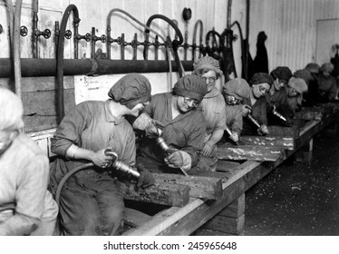 American Women Workers, Hand Chipping With Pneumatic Hammers. Midvale Steel And Ordnance Co., Nicetown, Pa. WWI. 1918.