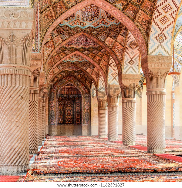 アラビア語のアーチや装飾品は内部にある モロッコの内部 ナジール オル モルク モスク 3dイラスト のイラスト素材