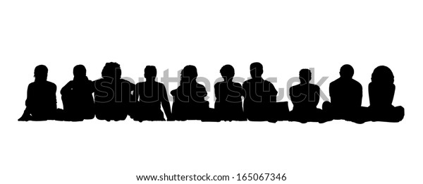 10人の大人の男女が一列に並んで座る黒いシルエットが さまざまな姿勢の見物人に向かって床面に座っている のイラスト素材