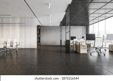 Schwarz-weißer Bürobereich mit Sesseln und Computern auf den Holztischen in der Nähe von Fenstern. Minimalistisches Bürozimmer mit modernen Möbeln auf schwarzem Boden, 3D-Bilder, die niemanden ausmachen