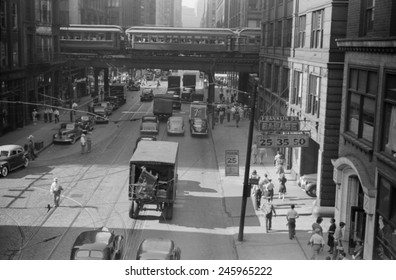 The Chicago Elevated Railroad at Franklin Street. July 1941.
