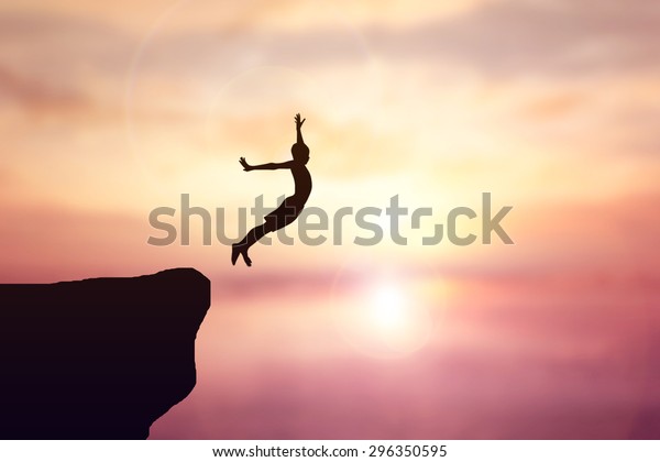 子どもが崖から飛び降りる のイラスト素材