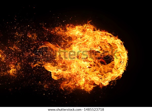 黒い背景に激しく燃える円形の炎 のイラスト素材