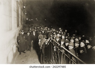 Crowd Of Men Outside The Municipal Lodging House, Waiting For Doors To Open In January 1914. The 1910 Census Listed Residents Who Had Lost Their Jobs As Porters, Laborers, Bakers And A Lithographer.