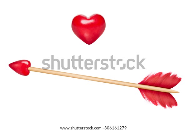 赤いハートの形をした赤い羽と矢 木製の棒 デザイン用の木製の心の入った銅製の矢 のイラスト素材