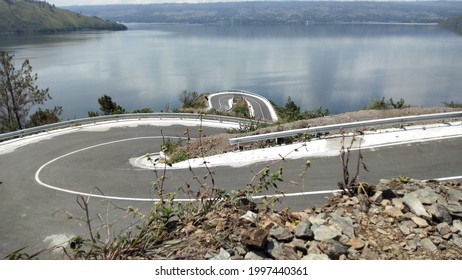 The curve of the road and the breadth of the lake spoil the eyes of those who see it