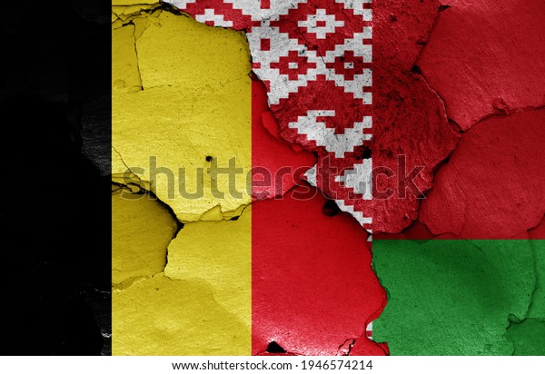 ひびの入った壁に塗られたベルギーとベラルーシの国旗 のイラスト素材