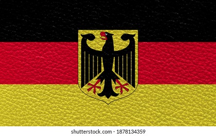 Flachflagge in Deutschland auf Lederstrukturhintergrund. Draufsicht