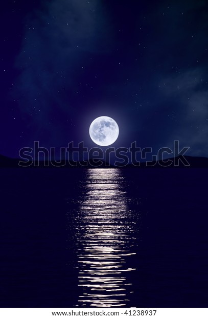Full moon and the\
sea