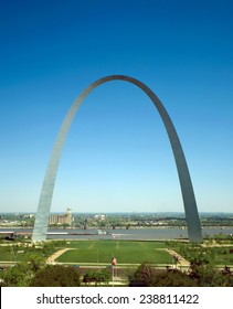 The Gateway Arch. Jefferson National Expansion Memorial. St. Louis, Missouri. 1947 Design, 1963-1966 Construction. Photo Ca. 1986