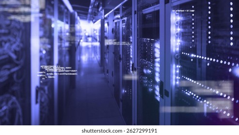 Серверная стойка с сетевыми кабелями в коридоре центра обработки данных, мигающими светодиодами и пространством для копирования. Технологии, инфраструктура, связь, кибербезопасность, промышленный, современный, цифровой