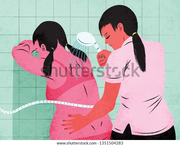 女性が背中を洗いながら出産を手伝うドウラのイラスト のイラスト素材