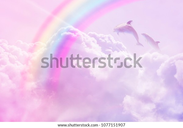 日差しのある ふわふわした空の白い背景にマジックなレインボーファンタジー雲 パステルカラーズは夢を見る スランバーイルカの写真のコラージュコンセプト の イラスト素材