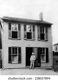 MARK TWAIN In Front Of His Boyhood Home In Hannibal Missouri Undate Photo