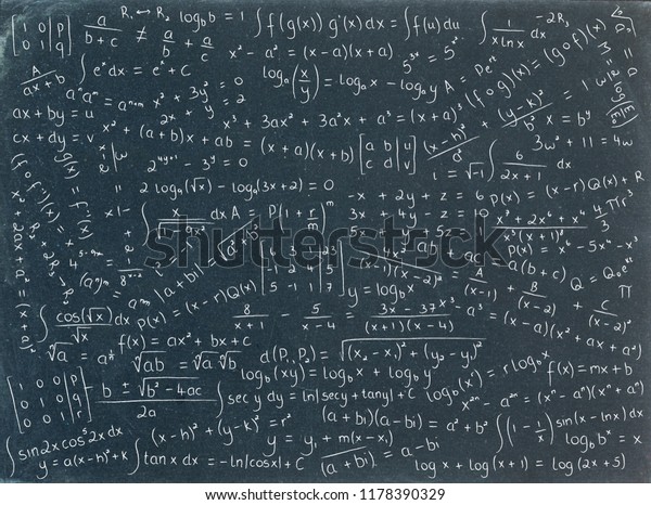 黒板に書かれた数式 のイラスト素材