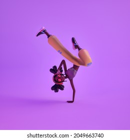 Minimalist render of 3d character with headphones in dance pose with one hand on the ground and feet in the air. 3d illustration of dark skinned girl dancing in purple background.