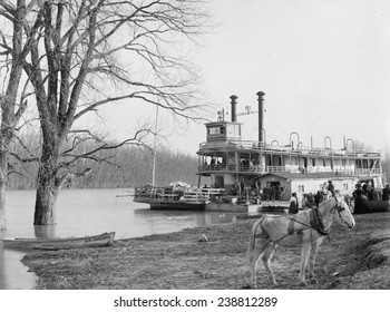 Mississippi River, Steamboat Landing At Mound City, Tenn. Ca. 1920