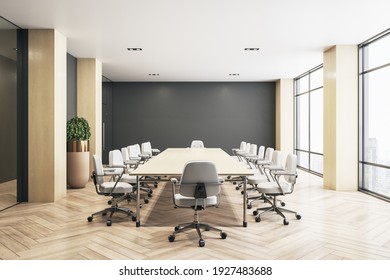 Moderna sala de reuniones de estilo ecológico con una gran mesa de madera, sillas blancas alrededor, parqué y grandes ventanas con vistas a la ciudad. representación 3D