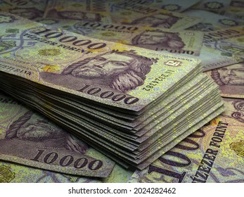 forint to aud