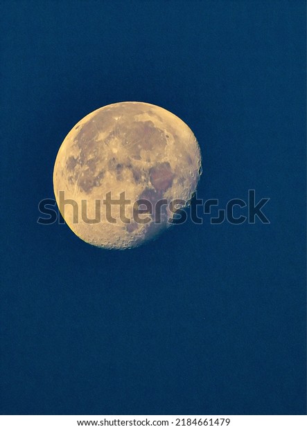 Moonset, waning Buck\
moon, illustration\
