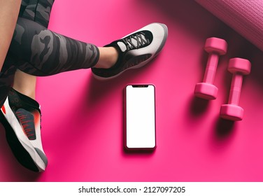 Online workout application concept with blank screen on smartphone.- 3d rendering