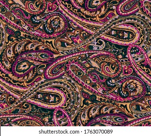 pattern repeat design of paisley cashmere